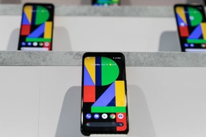 Pixel 4 có dung lượng pin không quá lớn. Ảnh: Internet.
