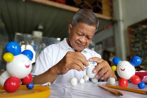 Linh vật Sea Games 30 qua bàn tay kỷ lục gia vỏ trứng của Việt Nam