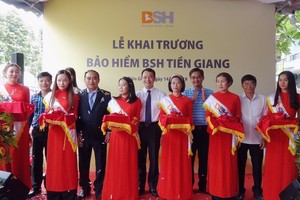 Ông Bùi Trung Kiên – Tổng giám đốc BSH cắt băng khai trương BSH Tiền Giang.