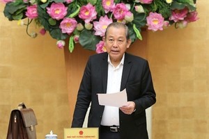 Phó Thủ tướng thường trực Trương Hoà Bình chủ trì cuộc họp xử lý 12 dự án yếu kém ngành Công Thương, ngày 3/4. Ảnh: VGP.