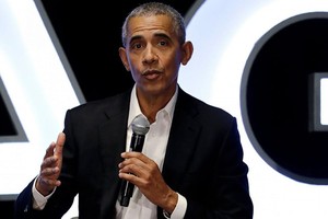 Cựu tổng thống Mỹ Barack Obama phát biểu tại một sự kiện ở Chicago, Mỹ hôm 15/2. Ảnh: AP.