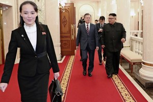 Bà Kim Yo Jong luôn sát cánh cùng anh trai Kim Jong Un trong các sự kiện quốc tế. Ảnh: AP.