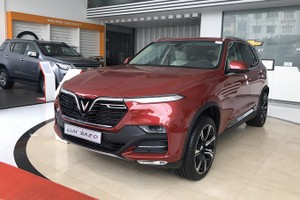 Lux SA tại một đại lý ở Hà Nội, sáng 6/5. Ảnh: Đỗ Long.