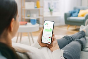 Soi danh mục tự doanh, quỹ đầu tư: Nhóm ngành đang được định giá cao hơn