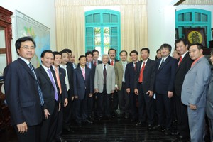 Tổng Bí thư Nguyễn Phú Trọng và đoàn đại biểu Hội Doanh nhân trẻ Việt Nam năm 2011.