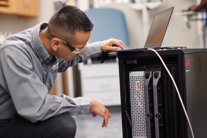 Schneider Electric kỷ niệm 40 năm ra đời đời bộ lưu điện đầu tiên