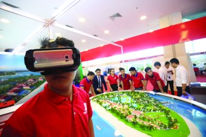 Người làm nghề môi giới nhà đất ngày càng chuyên nghiệp hơn. Ảnh: Dũng Minh.