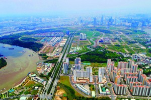 Gần 40.000 căn hộ tái định cư tại Thủ Thiêm sẽ được đấu giá thời gian tới. Ảnh: Lê Toàn.