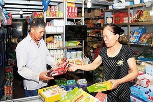 Ngành Thuế đang nghiên cứu áp thuế linh hoạt các loại thuế với hộ kinh doanh nhỏ để tránh thất thu ngân sách nhà nước. Ảnh tư liệu