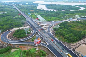 Mở rộng cao tốc TP.HCM - Long Thành. Ảnh: Lê Toàn.