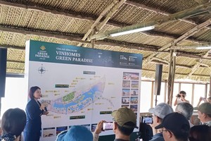 Nhà đầu tư tham quan dự án Vinhomes Cần Giờ. Ảnh: Việt Dũng.