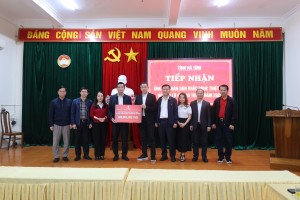 SABECO trao bảng hỗ trợ trị giá 500 triệu đồng cho tỉnh Hà Tĩnh.