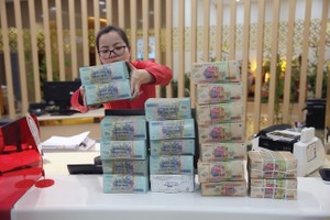Ngân hàng đẩy mạnh cho vay nhằm đáp ứng cầu vốn tăng cao dịp kinh doanh cao điểm cuối năm.