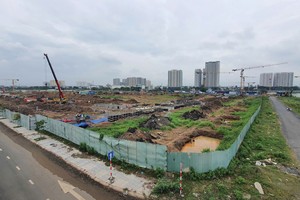 Giá đất tăng vọt gây khó cho tất cả các bên liên quan. Ảnh: Lê Toàn.