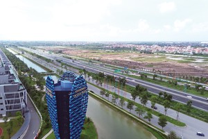 Phát triển dự án bất động sản luôn cần nguồn vốn lớn. Ảnh: Dũng Minh.