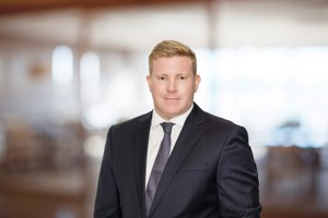 Ông Matthew Powell.