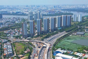 Giá căn hộ tại TP.HCM tiếp tục leo thang. Ảnh: Lê Toàn.