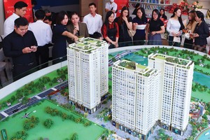 Thị trường đang ghi nhận những tín hiệu tích cực về nguồn cung, song tâm lý người mua vẫn duy trì sự thận trọng. Ảnh: Lê Toàn.