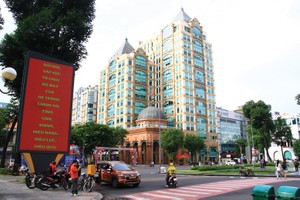 TP.HCM là nơi nhiều tập đoàn đa quốc gia lựa chọn đặt văn phòng đại diện. Ảnh: Công Thành.