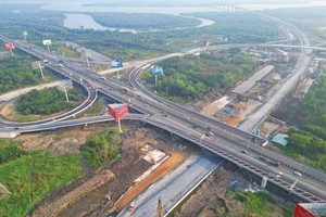 Hàng loạt dự án hạ tầng quy mô lớn đồng loạt được triển khai đang định hình lại thị trường bất động sản vùng TP.HCM. Ảnh: Lê Toàn.