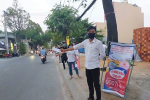 Những cảnh môi giới nhộn nhịp chào khách như thế này nay đã không còn. Ảnh: Tăng Triển.