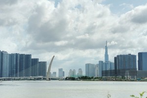 Thị trường bất động sản TP.HCM đang trong chân sóng phục hồi. Ảnh: Bình Minh.