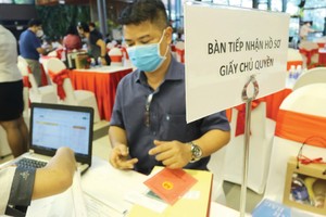 Việc chậm trễ cấp sổ hồng ảnh hưởng tới quyền lợi của người mua nhà. Ảnh: Lê Toàn.