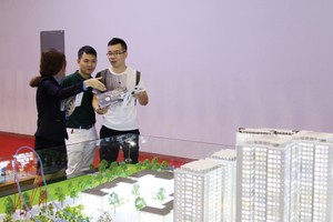 Người mua căn hộ quan tâm đến thời gian còn có thể sử dụng, khả năng giữ giá và tích lũy giá trị trong dài hạn. Ảnh: Việt Dũng.