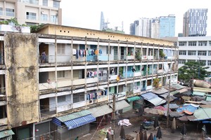 Tiến độ cải tạo chung cư cũ tại TP.HCM diễn ra chậm. Ảnh: Trọng Tín.