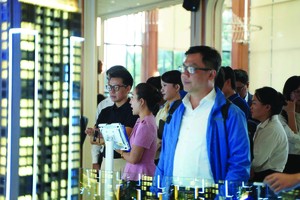 Nhà đầu tư bất động sản đặt nhiều kỳ vọng trong những tháng cuối năm. Ảnh: Việt Dũng.