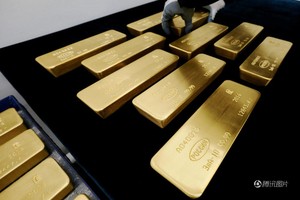 Cận cảnh quá trình sản xuất những thỏi vàng 24K