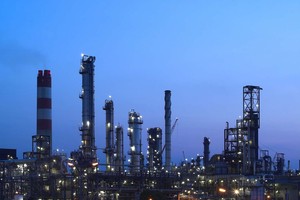 Công nhân lọc dầu của Mỹ bãi công, giá dầu lại chao đảo