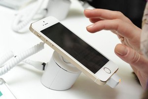 Apple giảm giá iPhone tại Nga nhờ đồng ruble bình ổn trở lại