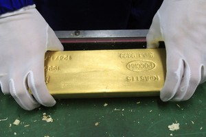 Nga mua 1 triệu ounce vàng trong tháng 4