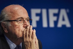 Chủ tịch FIFA Sepp Blatter vừa bất ngờ tuyên bố từ chức sau khi tái đắc cử