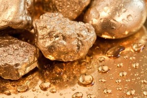 Vàng thiết lập đáy mới trong 4 tháng