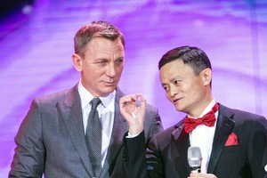 Ngôi sao "007" và tỷ phú Jack Ma, ông chủ của Alibaba