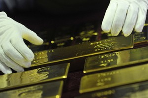 Giá vàng ngày 4/5: Khuất phục trước áp lực chốt lời