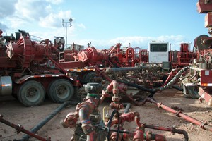 Giá dầu lên 45 USD/thùng, nhiều công ty năng lượng Mỹ vẫn chết