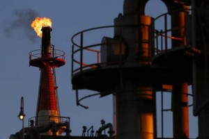 Giá dầu thô xuống mức thấp nhất 3 tháng