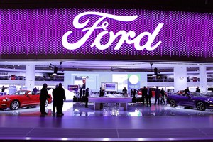 Bất chấp cảnh báo của ông Trump, CEO Ford vẫn đưa sản xuất ra nước ngoài