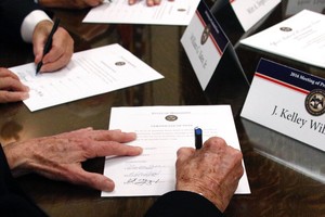 Đại cử tri “phản bội” lại ông Trump và bà Clinton bị phạt bao nhiêu tiền?