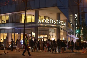Mặc kệ Tổng thống Trump giận dữ, giá cổ phiếu Nordstrom vẫn leo dốc