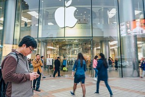 Thành triệu phú nhờ đầu tư cổ phiếu Apple: May hơn khôn