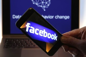 Facebook thừa nhận chia sẻ dữ liệu với các nhà sản xuất Trung Quốc