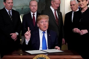 Ông Trump yêu cầu doanh nghiệp Mỹ “rời bỏ” Trung Quốc