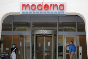 Vắc xin Covid-19 của Moderna hiệu quả trên khỉ, 30.000 người đợi thử nghiệm