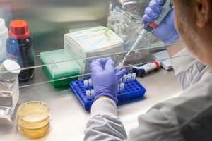 Vắc xin Covid-19, cuộc đua phá kỷ lục thời gian và những điều cần biết