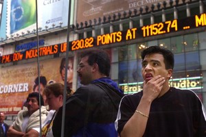 Chứng khoán Mỹ bán tháo, chưa lặp lại"vụ nổ" dotcom 2000