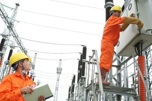Giá bán điện còn mang màu sắc “bao cấp", doanh nghiệp sản xuất điện lỗ nặng